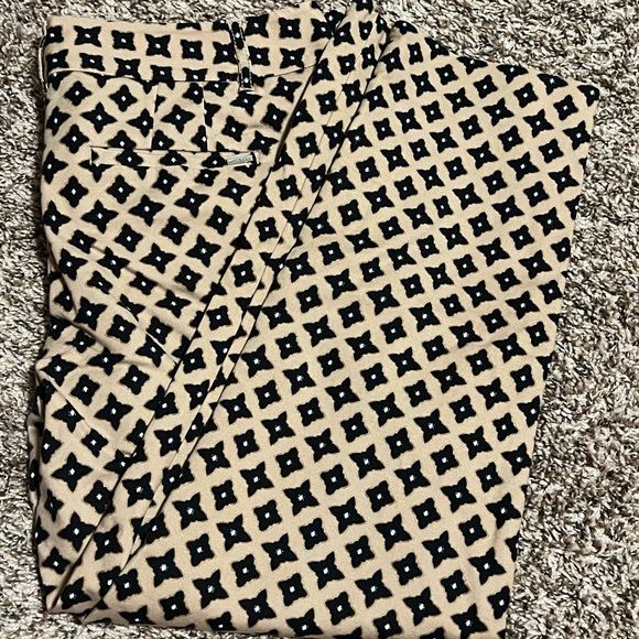 Brown and black pants with zipper and pockets in GUC - Picture 1 of 2